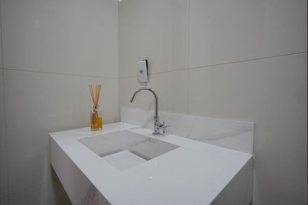 Banheiro de apartamento para alugar com 1 quarto, 50m² em Partenon, Porto Alegre