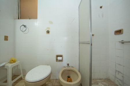 Apartamento à venda com 120m², 3 quartos e 2 vagas Apartamento à venda com 120m², 3 quartos e 2 vagasBanheiro da suíte