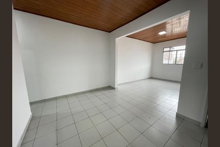 Casa à venda com 151m², 3 quartos e 2 vagas Casa à venda com 151m², 3 quartos e 2 vagasSala