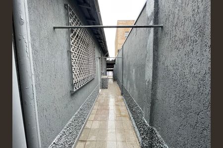 Casa à venda com 151m², 3 quartos e 2 vagas Casa à venda com 151m², 3 quartos e 2 vagasCorredor lateral