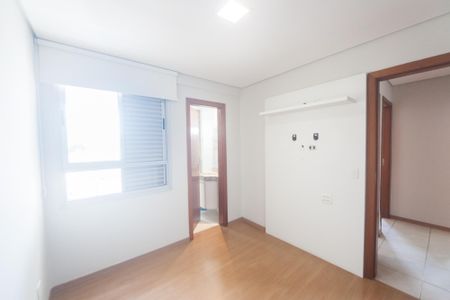 Apartamento para alugar com 75m², 3 quartos e 2 vagas Apartamento para alugar com 75m², 3 quartos e 2 vagasSuíte