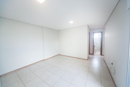 Sala de apartamento para alugar com 3 quartos, 75m² em Floresta, Belo Horizonte