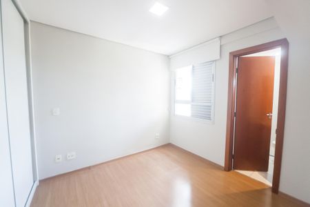 Apartamento para alugar com 75m², 3 quartos e 2 vagas Apartamento para alugar com 75m², 3 quartos e 2 vagasSuíte