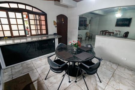 Casa à venda com 616m², 2 quartos e 8 vagas Casa à venda com 616m², 2 quartos e 8 vagasCozinha - Armários