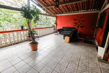 Casa à venda com 616m², 2 quartos e 8 vagas Casa à venda com 616m², 2 quartos e 8 vagasVaranda da Sala