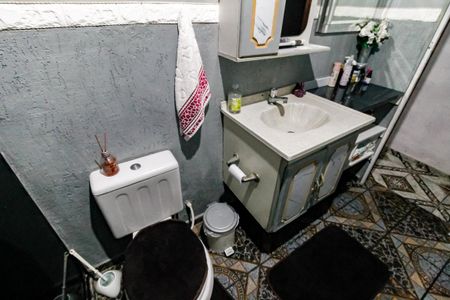 Casa à venda com 616m², 2 quartos e 8 vagas Casa à venda com 616m², 2 quartos e 8 vagasBanheiro Corredor