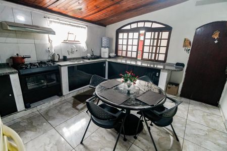 Casa à venda com 616m², 2 quartos e 8 vagas Casa à venda com 616m², 2 quartos e 8 vagasCozinha - Armários