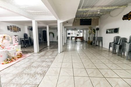 Casa à venda com 616m², 2 quartos e 8 vagas Casa à venda com 616m², 2 quartos e 8 vagasSalão