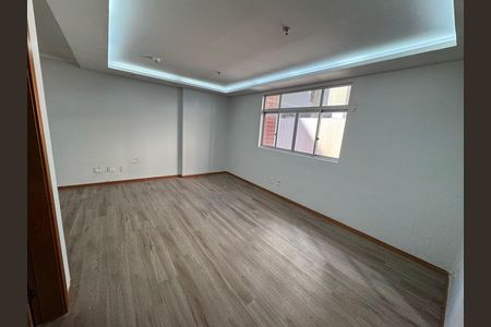 Apartamento à venda com 28m², 1 quarto e sem vaga Apartamento à venda com 28m², 1 quarto e sem vagaSala / Quarto