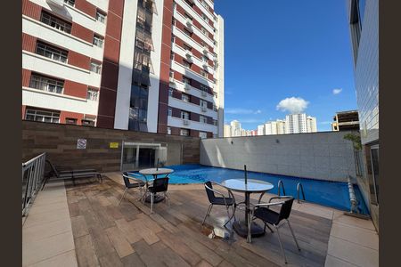 Apartamento à venda com 28m², 1 quarto e sem vaga Apartamento à venda com 28m², 1 quarto e sem vagaÁrea comum - Piscina