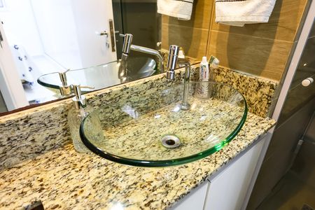 Apartamento à venda com 68m², 2 quartos e 1 vaga Apartamento à venda com 68m², 2 quartos e 1 vagaBanheiro da Suíte