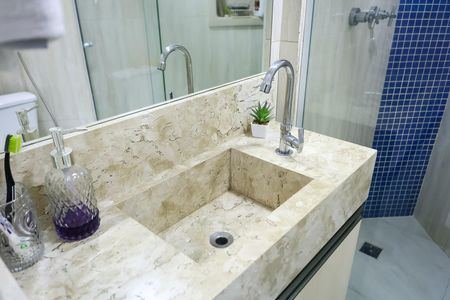 Banheiro de apartamento à venda com 2 quartos, 68m² em Jardim Henriqueta, Taboão da Serra