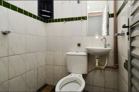 Banheiro de kitnet/studio para alugar com 2 quartos, 39m² em Lagoinha, Belo Horizonte