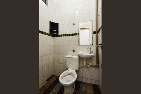 Banheiro de kitnet/studio para alugar com 2 quartos, 39m² em Lagoinha, Belo Horizonte