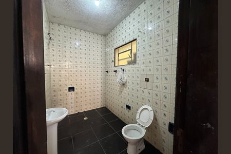 Casa para alugar com 250m², 5 quartos e 3 vagas Casa para alugar com 250m², 5 quartos e 3 vagasBanheiro Corredor