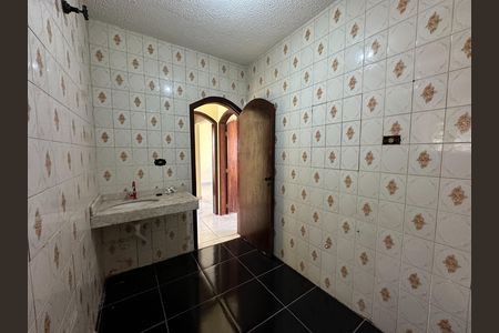 Casa para alugar com 250m², 5 quartos e 3 vagas Casa para alugar com 250m², 5 quartos e 3 vagasBanheiro Corredor