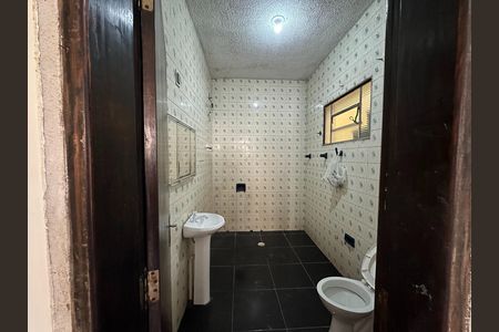 Casa para alugar com 250m², 5 quartos e 3 vagas Casa para alugar com 250m², 5 quartos e 3 vagasBanheiro Corredor