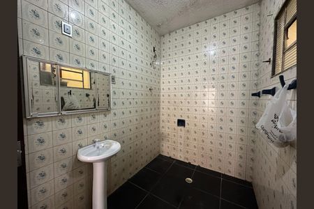 Casa para alugar com 250m², 5 quartos e 3 vagas Casa para alugar com 250m², 5 quartos e 3 vagasBanheiro Corredor