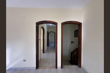Casa para alugar com 250m², 5 quartos e 3 vagas Casa para alugar com 250m², 5 quartos e 3 vagasCorredor