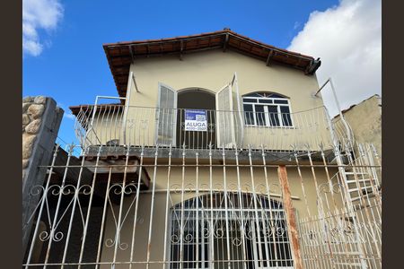 Casa para alugar com 250m², 5 quartos e 3 vagas Casa para alugar com 250m², 5 quartos e 3 vagasFachada