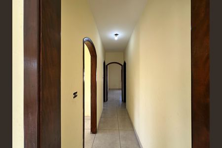 Casa para alugar com 250m², 5 quartos e 3 vagas Casa para alugar com 250m², 5 quartos e 3 vagasCorredor