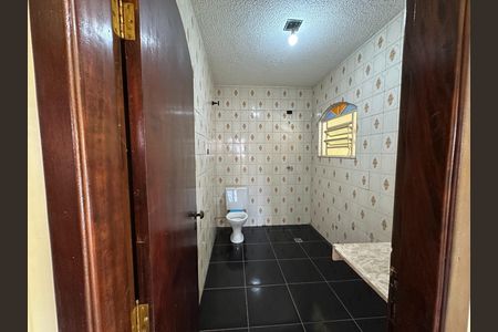 Casa para alugar com 250m², 5 quartos e 3 vagas Casa para alugar com 250m², 5 quartos e 3 vagasBanheiro Corredor