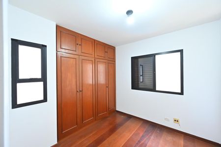 Apartamento para alugar com 120m², 3 quartos e 2 vagas Apartamento para alugar com 120m², 3 quartos e 2 vagasQuarto 3