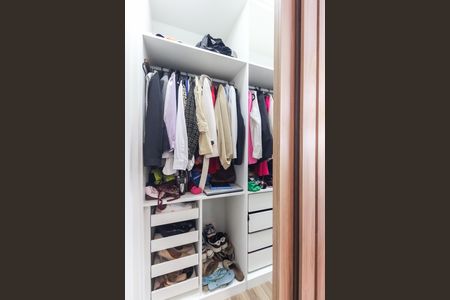 Casa para alugar com 250m², 3 quartos e 2 vagas Casa para alugar com 250m², 3 quartos e 2 vagasCloset Quarto 3 - Suíte