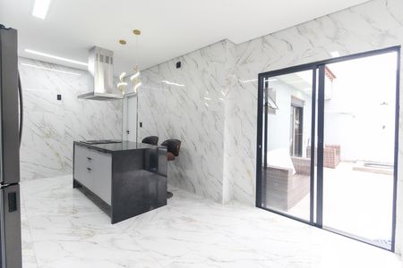 Casa para alugar com 250m², 3 quartos e 2 vagas Casa para alugar com 250m², 3 quartos e 2 vagasCozinha