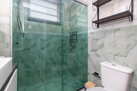 Banheiro de apartamento para alugar com 1 quarto, 50m² em Partenon, Porto Alegre