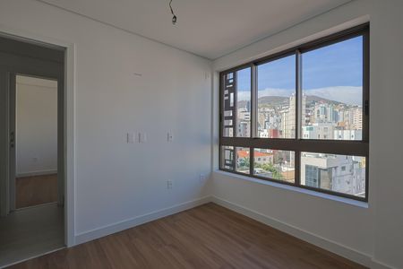 Apartamento à venda com 143m², 4 quartos e 3 vagas