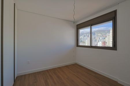 Apartamento à venda com 143m², 4 quartos e 3 vagas