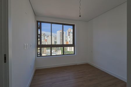 Apartamento à venda com 143m², 4 quartos e 3 vagas