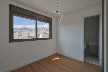 Apartamento à venda com 143m², 4 quartos e 3 vagas