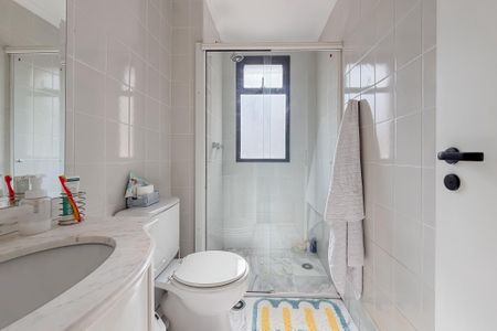 Apartamento à venda com 161m², 4 quartos e 3 vagas Apartamento à venda com 161m², 4 quartos e 3 vagasBanheiro Corredor