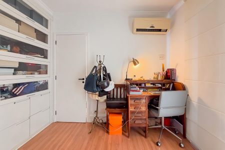 Apartamento à venda com 161m², 4 quartos e 3 vagas Apartamento à venda com 161m², 4 quartos e 3 vagasQuarto 2
