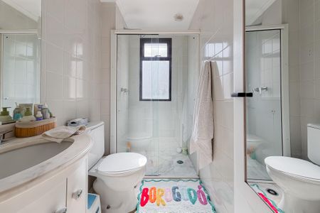 Apartamento à venda com 161m², 4 quartos e 3 vagas Apartamento à venda com 161m², 4 quartos e 3 vagasBanheiro da Suíte 1