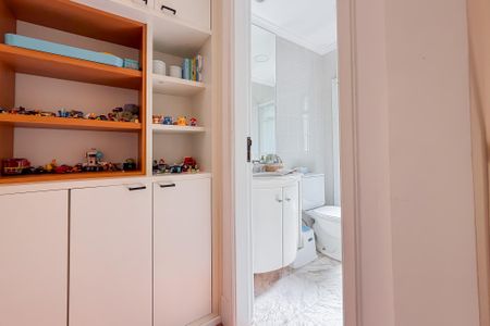 Apartamento à venda com 161m², 4 quartos e 3 vagas Apartamento à venda com 161m², 4 quartos e 3 vagasSuíte 1