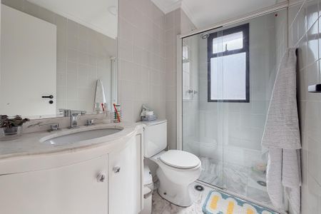 Apartamento à venda com 161m², 4 quartos e 3 vagas Apartamento à venda com 161m², 4 quartos e 3 vagasBanheiro Corredor