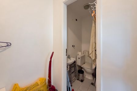 Apartamento à venda com 161m², 4 quartos e 3 vagas Apartamento à venda com 161m², 4 quartos e 3 vagasBanheiro de Serviço