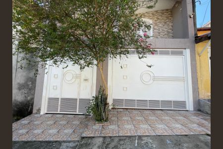 Casa à venda com 246m², 4 quartos e 3 vagas Casa à venda com 246m², 4 quartos e 3 vagasFoto 02
