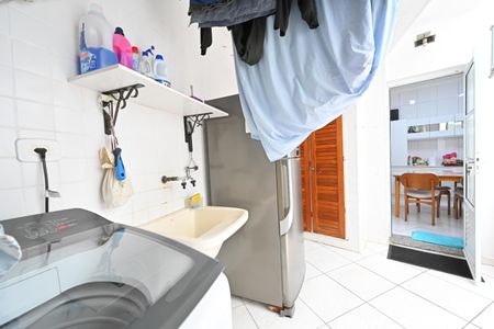 Casa de condomínio à venda com 127m², 3 quartos e 2 vagas Casa de condomínio à venda com 127m², 3 quartos e 2 vagasLavanderia
