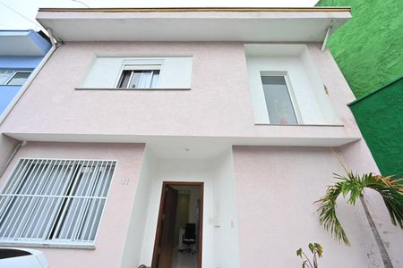 Casa de condomínio à venda com 127m², 3 quartos e 2 vagas Casa de condomínio à venda com 127m², 3 quartos e 2 vagasFachada