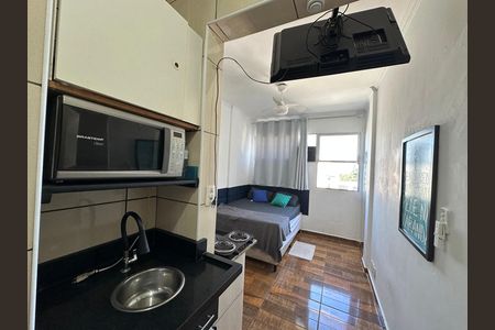 Cozinha  de apartamento para alugar com 1 quarto, 15m² em Itararé, São Vicente
