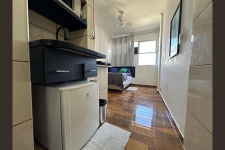 Cozinha  de apartamento para alugar com 1 quarto, 15m² em Itararé, São Vicente