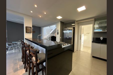 Casa para alugar com 292m², 4 quartos e 4 vagasCozinha 