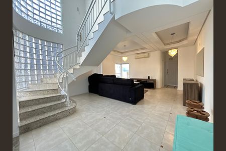 Casa para alugar com 292m², 4 quartos e 4 vagasSala