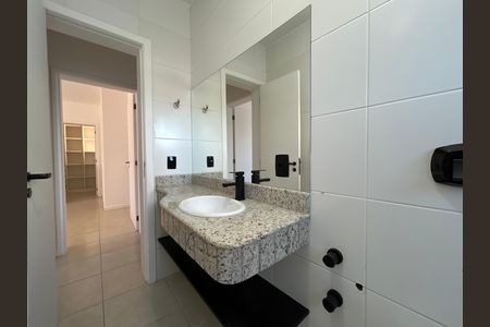 Casa para alugar com 292m², 4 quartos e 4 vagasBanheiro Social