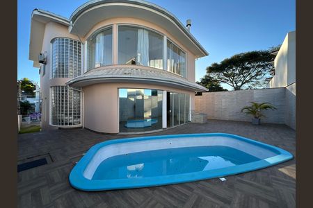 Casa para alugar com 292m², 4 quartos e 4 vagasÁrea comum - Piscina