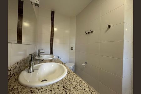 Casa para alugar com 292m², 4 quartos e 4 vagasBanheiro suíte 